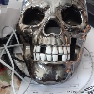 Reflective Silver Skull Sculpture with White Teeth - Decorative Accent